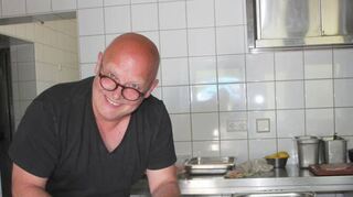 Die Küche von Jürgen Kracht im Clubhaus des Turn-vereins läuft auch trotz Corona-Einschränkungen weiter.