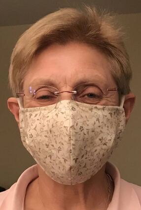Karin Euler trägt auch fürs Foto vorbildlich eine Maske.