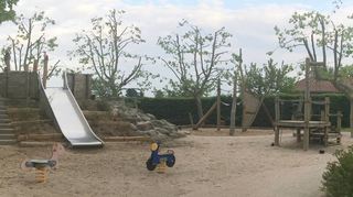 Der Spielplatz im Vogelviertel mit seinem markanten Geiernest (l.) gehört zu den Anlagen, die ebenfalls unter Auflagen wieder zur Nutzung freigegeben werden.