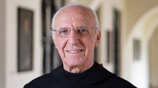 Pater Dr. Fidelis Ruppert in der Benediktinerabtei Münsterschwarzach: Dort legte er vor 60 Jahren sein Klostergelübde ab.