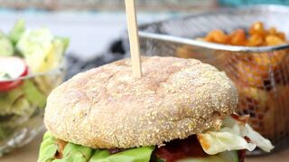 Dieser Burger kann was: Er wurde aus Kidneybohnen und Kichererbsen gefertigt und ist eine schöne vegetarische Alternative.