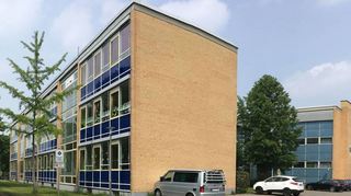Die Sanierung der Schillerschulfassade gehört mit 368 000 Euro neben den Investitionen für den Sportpark-Süd zu den dicksten Brocken bei den Ausgaben in der Jahresrechnung 2019.