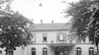 So kennt Friedrich Müller den Bahnhofsvorplatz in Schwetzingen auch noch: Das Foto entstand in den 1970er Jahren.
