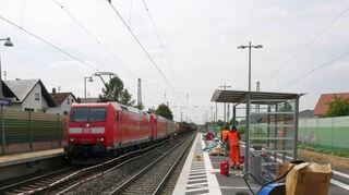 Der Oftersheimer Bahnhof im Mai 2018, kurz vor der Fertigstellung als S-Bahn-Haltepunkt.