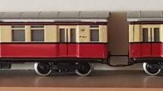 Die rot-gelben Wagen sind wohl vielen Menschen bekannt, die schon in der deutschen Hauptstadt waren. Die Berliner S-Bahn steht als Miniatur bei Rüdiger Butz im Regal.
