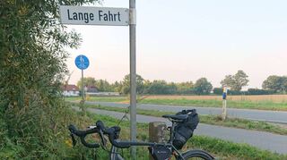Ein Bild mit Symbolcharakter: Thomas Soballa erblickte das Schild gleich zu Beginn seiner Deutschlandtour, die dem Straßennamen mehr als gerecht werden sollte.