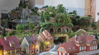 Ein kleines Idyll ist die von Isler gestaltete Kleinstadt Weidenbach, die sich zwischen Bergen rund um die Hauptstraße gruppiert.
