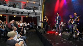 Die Band „The News“ ist zurück in der Wollfabrik: Kolinda Grabar-Kitarovic (v. l.), Dominik Steegmüller, Sascha Neuhardt und Joerg Dudys geben alles.