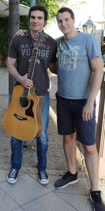 Die Vollblut-Musiker Alexander (l.) und Christian Schartel hatten bereits 40 Auftritte sicher, dann kam Corona und sie wurden ausgebremst.