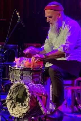 Erwin Ditzner musiziert sogar mit Quietscheschweinen.