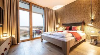 Eine neue Naturzimmer-Junior-Suite: Hier treffen natürliche Materialien und Schlichtheit auf Wohlfühlklima und Komfort.