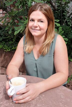 Ab und zu bleibt auch Zeit für einen Kaffee – am liebsten mit Kollegen: Nadia Eisele schätzt die Arbeitsatmosphäre, die bei den Stadtwerken herrscht.