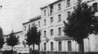 Das Fabrikgebäude in der Lindenstraße beherbergte das Tochterunternehmen „Westdeutsche Zigarrenfabrik Neuberger & Co.“. Heute stehen dort Wohnhäuser.