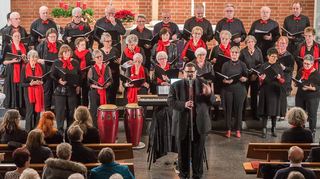 Dirigent Joe Völker und die Mitglieder des Gesangvereins Germania stimmten die Besucher im vergangenen Jahr in der gut besuchten Christuskirche auf das Weihnachtsfest ein. Die beliebte Veranstaltung muss in diesem Jahr ausfallen und auch Joe Völker wird den Chor in Zukunft nicht mehr leiten.