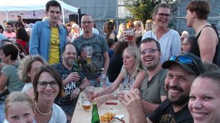 Und auch dieses Foto vom beliebten Scheuerfest ist eine wehmütige Erinnerung an die Zeit vor 2020.