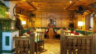 Gemütlich: der traditionell gehaltene Bereich des weitläufigen und unterteilten Restaurants, die alte Stube.
