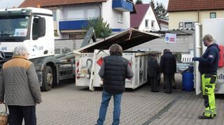 Das Corona-Infektionsgeschehen zwingt beim Schadstoffmobil dazu, eine Mund-Nase-Maske zu tragen und die Abstandsvorschriften einzuhalten.