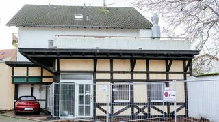 In diesem Haus in der Herzogstraße befand sich einst der „China Wok“ und früher die Grillstube Rausch. 2021 soll es abgerissen werden.