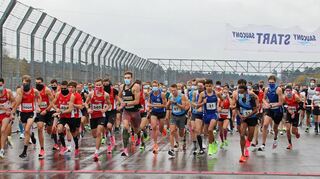 Ein Stück Normalität in der Pandemie: Der 23. Hockenheimringlauf der ASG Tria findet an Allerheiligen statt – unter strengen Sicherheitsvorkehrungen mit Einbahnstraßen- und Abstandsregelungen und natürlich mit Masken.