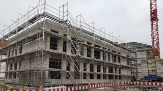 Beim neuen Rathausanbau soll als Nächstes mit den Dachabdichtungsarbeiten begonnen werden.