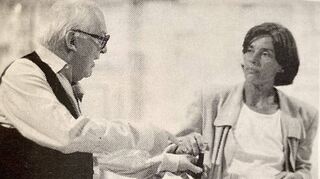 Auch 1988 kommt Friedrich Dürrenmatt anlässlich der Vorführung „Achterloo“ bei den Festspielen mit seiner Frau Charlotte Kerr nach Schwetzingen – übernachtet haben sie im Hotel „Adler Post“.