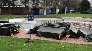 Noch ist der Baby- und Kleinkindbereich im Winterschlaf. Bald aber kommt wieder Leben auf den Platz: Links neben den Umkleide-kabinen entsteht ein neuer Spielplatz.