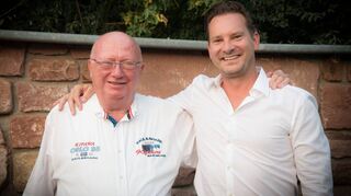 Vorgänger und Nachfolger: Zahnmediziner Dr. Franz Becker, der sich 1977 selbstständig machte und später die Fides-Klinik gründete, geht in den Ruhestand und übergibt an Dr. Burkhard Frei.
