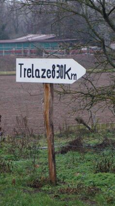 Hinweis nahe der Grillhütte: 830 Kilometer nach Trélazé – den Ketschern ist kein Weg zu weit, wenn es um die Freundschaft geht.