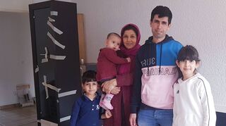 Die fünfköpfige Familie Habibi fühlt sich in ihrem neuen Zuhause in Brühl sehr wohl – sie haben über Monate hinweg im Internet und in der Zeitung nach einer Wohnung gesucht, aber nichts gefunden. Für eine Flüchtlingsfamilie ist das sehr schwer.