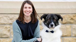 Joanna Notheis tritt zum 1. März als erste Vikarin Neulußheims ihre Stelle an. An ihrer Seite: Hund „Pringles“.