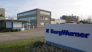 Die Einfahrt von BorgWarner in der Hockenheimer Straße. Es arbeiten 150 Mitarbeiter am Standort, der 2013 seinen Produktionsbetrieb einstellte.