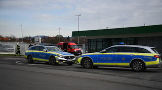 Die Polizei sperrt das Gelände ab.