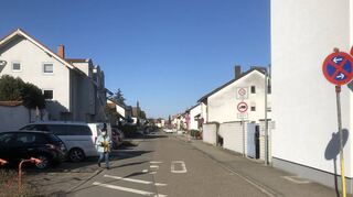 Dieses Bild vermittelt der Fraktion der Grünen nicht den Eindruck, als ob der Carl-Benz-Straße nicht noch einiges Grün, einige Bäume gut zu Gesicht stünden.