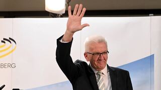 Winfried Kretschmann, Ministerpräsident von Baden-Württemberg, freut sich über den Wahlsieg.