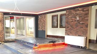 Im Innenbereich hat sich schon viel verändert, verschieden Ebenen sind entstanden und weitere Fensterfronten geplant.