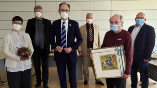 Birgit Drath (v. l.), Bjoern Strangmann, Dr. Ralf Göck, Michael Angierski, Walter Barbarino und Jochen Ungerer bei der Verabschiedung im Sitzungssaal des Rathauses. Eine große Feier war wegen Corona nicht möglich, doch der Abschied fiel trotzdem sehr herzlich aus.
