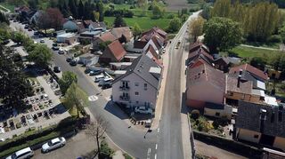 Bis zum Ortsausgang soll die Rheinhäuser Straße Tempo 30 erhalten. Diese Maßnahme ist verbunden mit der Hoffnung, dass dann das Beschleunigen aus der Friedensstraße, die schon 30er-Zone ist, der Vergangenheit angehört.