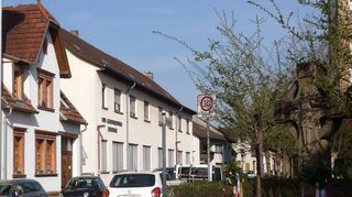 Auch die Bismarckstraße mit dem Josefshaus gegenüber der katholischen Kirche gehört zum Kern des Sanierungsgebietes „Ortsmitte II“.