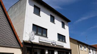 Das inhabergeführte Hotel „Zur Pfalz“ in der Schulstraße beherbergt derzeit nur wenige Geschäftsreisende, das Restaurant ist komplett geschlossen. Oliver Berlinghof hofft auf baldige Lockerungen.
