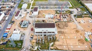 Das Umspannwerk wird erneuert und auf 380 Kilovolt umgebaut. Dazu wurde eine neue gasisolierte Schaltanlage in 380 kV errichtet und eine 110-kV-Schaltanlage als Übergabestation zum untergelagerten Netzbetreiber gebaut.