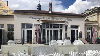 Auch im Schwetzinger „Brauhaus zum Ritter“ stehen alle in den Startlöchern. Die Mitarbeitenden haben schon am Freitag die Stühle aus dem Lager geholt.