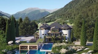 So sieht das neue „Fontis eco farm &amp; suites“ im schönen Gsieser Tal aus. Die Gäste wohnen in großzügigen Suiten, genießen Privatsphäre mit Luxusfaktor in einer fantastischen Umgebung.