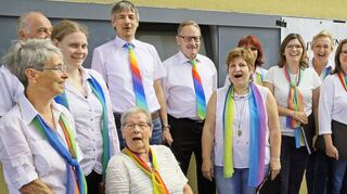 Die „Alive Vocals“ – hier beim katholischen Basar 2019 im Pfarrhof – mit Andrea Wilhelm (3. v. r. hinten).