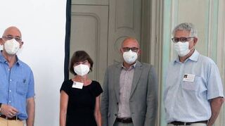 Kurz fürs Foto zusammengekommen: Historiker Dr. Ralf Wagner (v. l.), der Geschäftsführer der Staatlichen Schlösser und Gärten, Michael Hörmann, Organisatorin Professor Dr. Susan Richter, Oberbürgermeister Dr. René Pöltl und Initiator Wolfgang Schröck-Schmidt.
