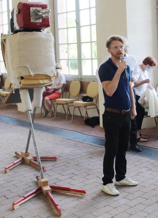 Der Künstler Matthias Garff freut sich über eine Ausstellung, wie er sie sich „immer vorgestellt“ habe.