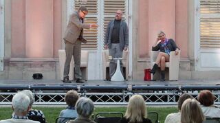 Mit dem Stück „Die Wunderübung“ (Michael Hecht, Klaus Herdel und Susan Horn) startet die Bühne im Park. Ein paar Plätze blieben bei der Komödie frei.