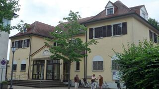 Die Kirchensteuer wird weniger, die Corona-Krise hat das noch verschärft. Die evangelische Landeskirche reagiert mit dem Liegen-schaftsprojekt auf die Herausforderung, deshalb müssen Räumlichkeiten im Gemeindehaus vermietet werden.
