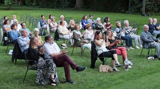 Zum Auftakt am vergangenen Wochenende blieben noch einige der 90 Plätze im Seepferdchengarten leer. Das Ensemble vom Theater am Puls hofft für die nächsten Vorstellungen auf mehr Unterstützung.