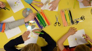 Basteln, malen, kreativ werden – das Ferienprogramm der Gemeinde bietet bunte Angebote für Kinder.