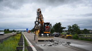 Auf der A6 mussten die Betonplatten aufgebrochen werden.